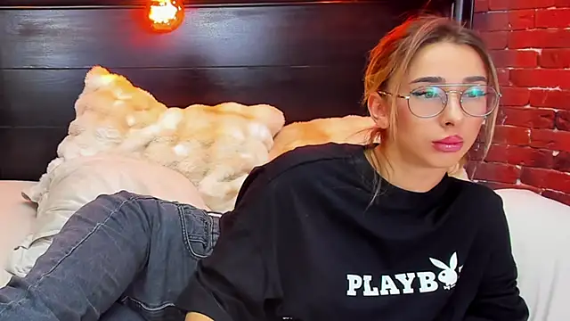 ChristynaRoss Adlı Modelin Canlı XXX Sohbeti