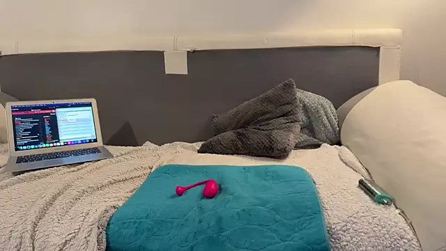 Pokazy przed kamerką – ebonysweetyy