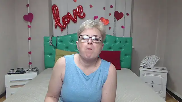 EmiliaGree Chat XXX live