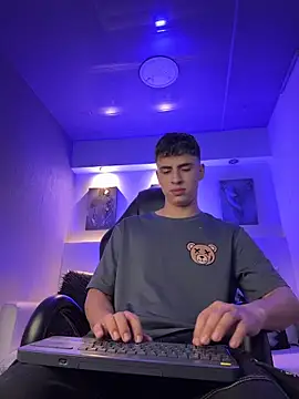 AdrianRinaldi Live XXX-Chat