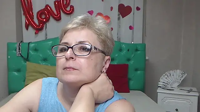 EmiliaGree's Live XXX Chat