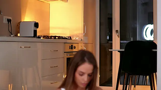 ElaraShine Obrolan Langsung XXX