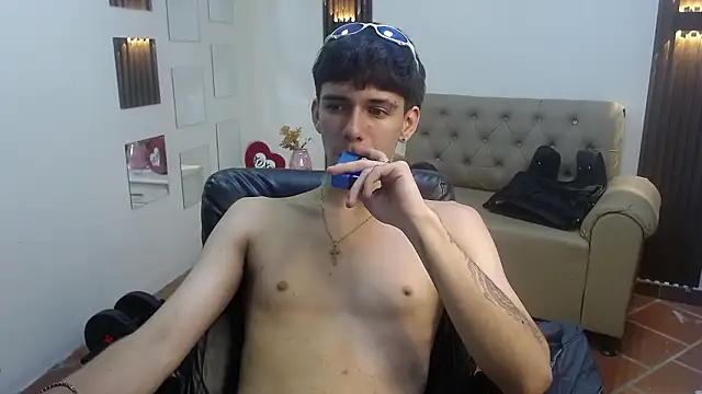 AmethystShadow17 Adlı Modelin Canlı XXX Sohbeti