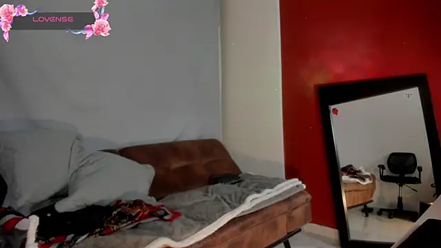 La_Diabla_111_: онлайн-секс-чат