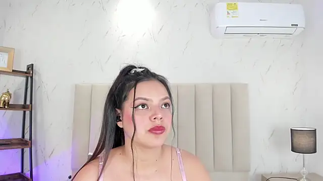 ViolettaRousee_'s Live XXX Chat