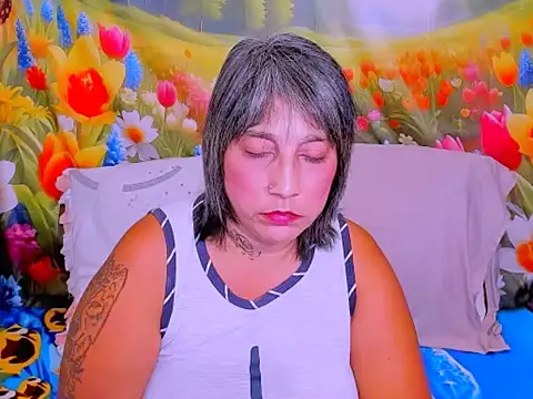 indianroxy Adlı Modelin Canlı XXX Sohbeti