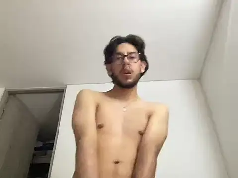 HornyPizzaBoyX élő XXX-chatje