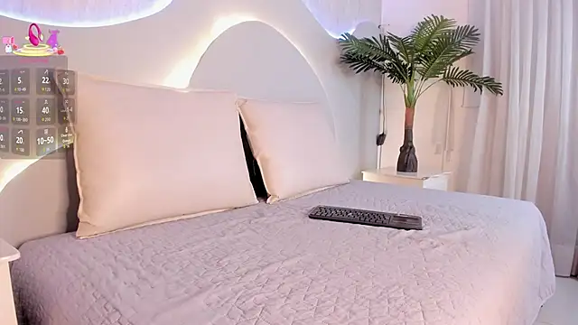 CannelaSmith's Live XXX Chat