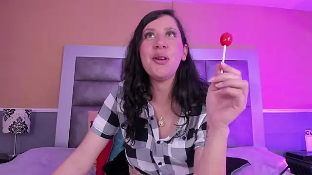 LunaDamasco live XXX chat