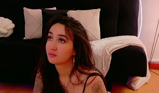 EmmyEvans1 Adlı Modelin Canlı XXX Sohbeti