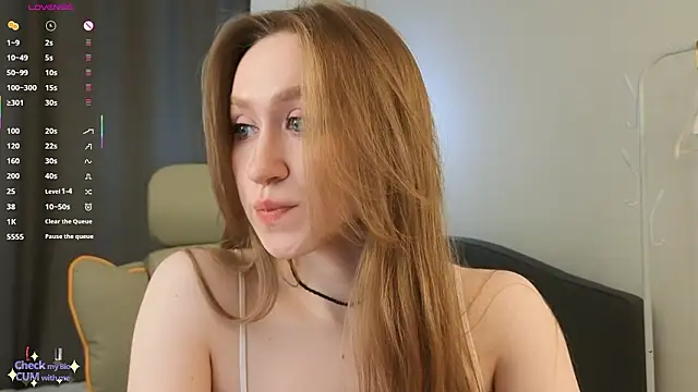 mowalova's Live XXX Chat