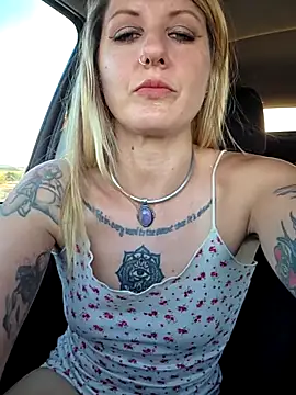 SheIsSomething 网络视讯表演