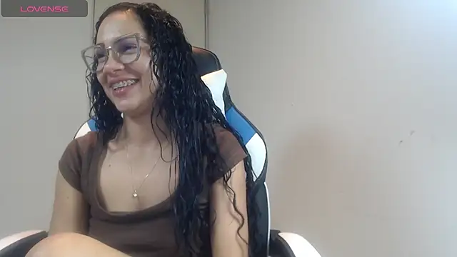 KittyKardy Adlı Modelin Canlı XXX Sohbeti