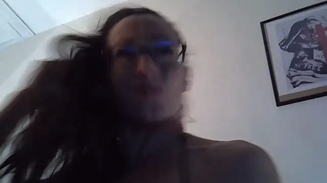 Astrid3 Adlı Modelin Canlı XXX Sohbeti