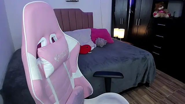 Nina_curvesのライブXXXチャット