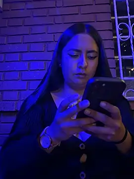 Zara_89: διαδικτυακό σόου στην κάμερα