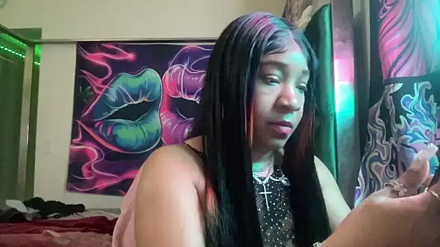 mzpretty444's Webcam Show