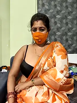 Pokazy przed kamerką – Poly_bhabi