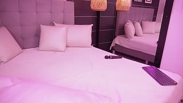 BellaLatinaTS: διαδικτυακό σόου στην κάμερα