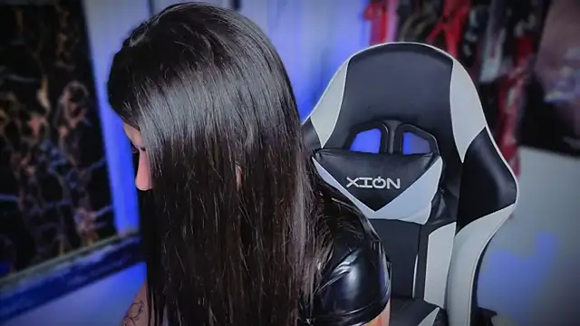 Živý XXX chat Guxplo_