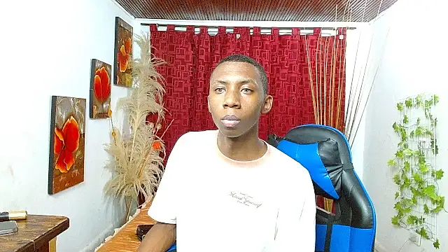 milo018 Live XXX-chat