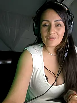 LuisaFernanda170823 Adlı Modelin Canlı XXX Sohbeti