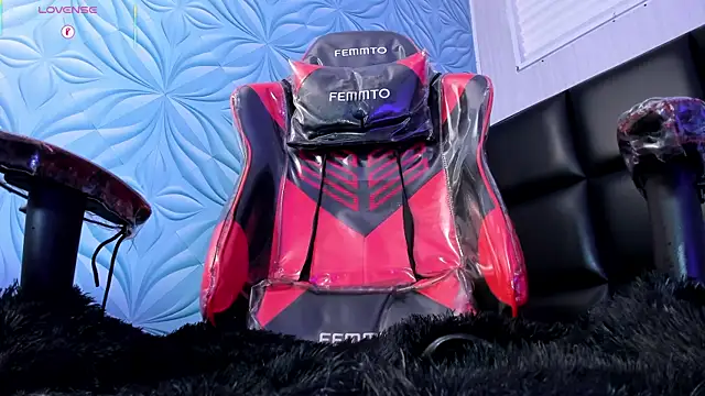 Milk_max_18: διαδικτυακό σόου στην κάμερα