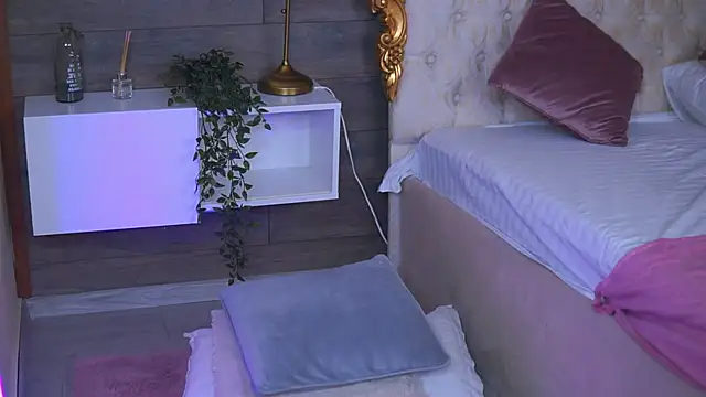 Juicy_Jessye Show in webcam