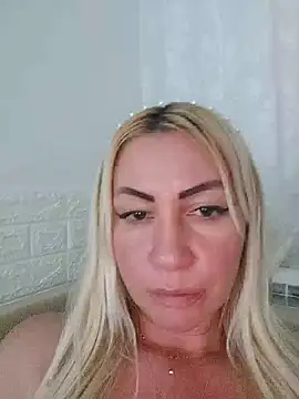 XXX chat uživo modela visnjica