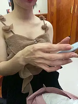 Phale2x Adlı Modelin Canlı XXX Sohbeti