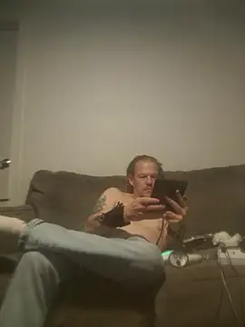 yourMasterisBored webcam show