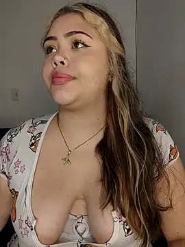 Chat XXX en directo de Emma-Roy