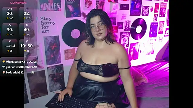 Chat +18 de Roxy_f_w ao vivo