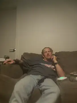 Pokazy przed kamerką – yourMasterisBored