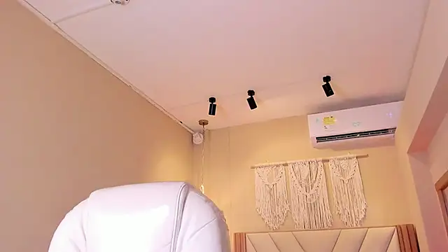 NahimiThompson Adlı Modelin Canlı XXX Sohbeti