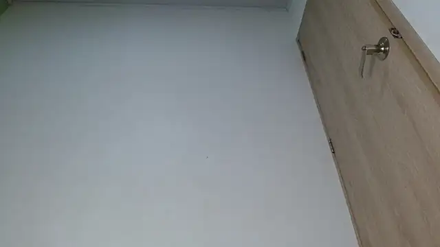 avaleri_cherry Show in webcam