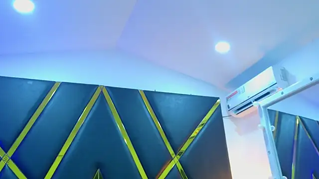 Chat XXX en directo de Adel_Nesbiit