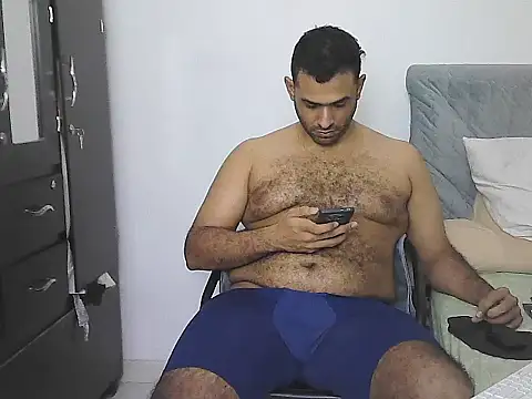 Онлайн чат XXX AlphaLatinoBear