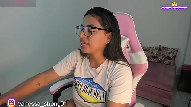 Vanessarios01's Live XXX Chat