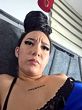 Chat +18 de alaia_princess ao vivo