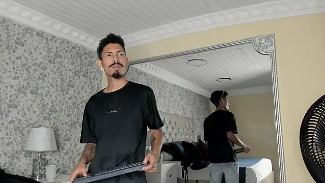 دردشة NoaahTylor الجنسية المباشرة