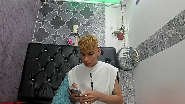 sexyboys_cutex18: онлайн-секс-чат