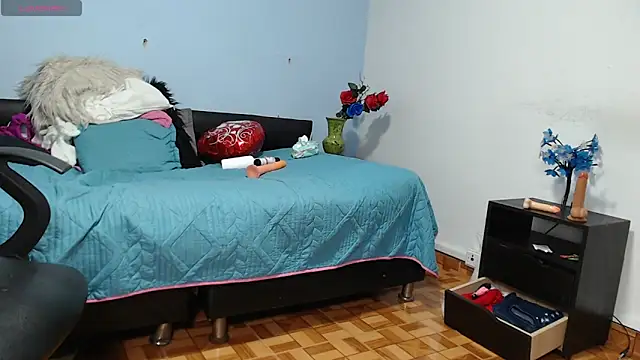 kaylaMinov_'s Webcam Show