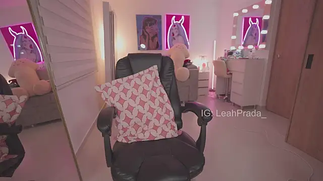 XXX chat uživo modela LeahPrada_