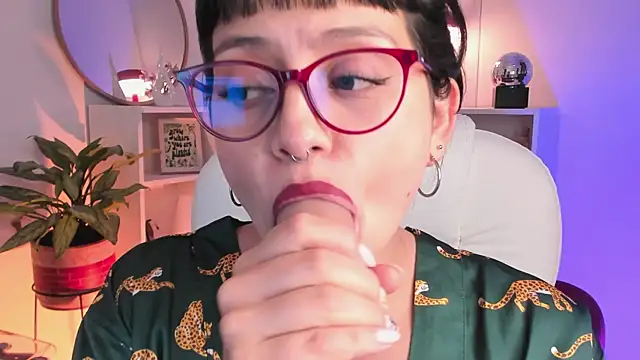 nahiapaws Adlı Modelin Canlı XXX Sohbeti