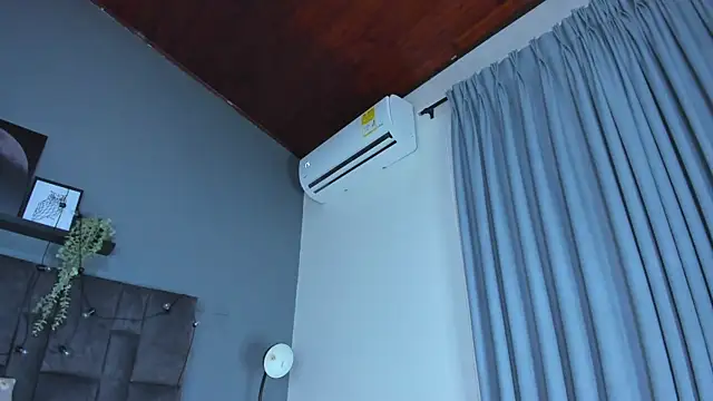 EngelStone Adlı Modelin Canlı XXX Sohbeti