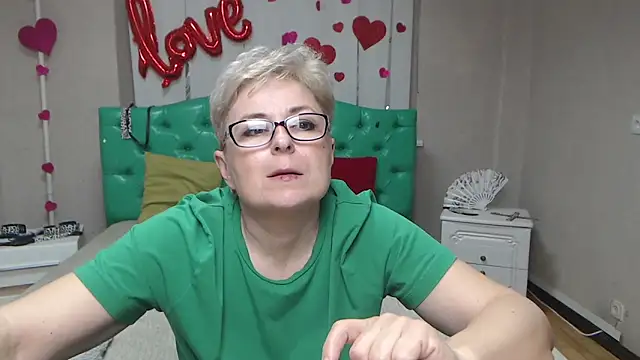 EmiliaGree – Live XXX-chat