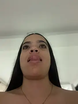 JuanitaMore01 Adlı Modelin Canlı XXX Sohbeti