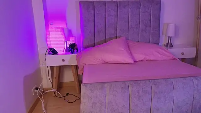 Pertunjukan Kamera Web Lucy_Carson_