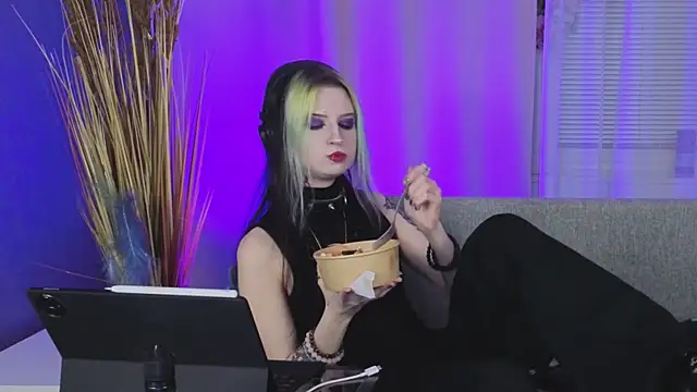 ToxicKittyy live XXX chat